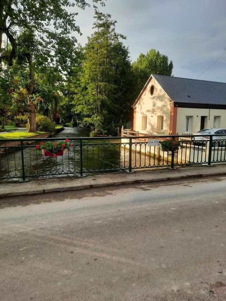 Villa Au Clair Matin Sur L'Yeres à Sept-Meules Extérieur photo